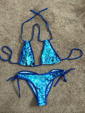 Triangle top/scrunch bottom bikini